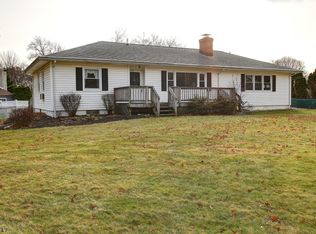 2 Craydon St, Morris Plains, NJ 07950
