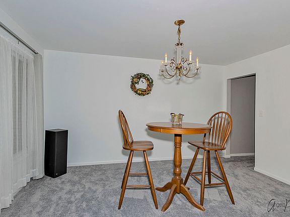 4th image of 916 N Oakwood Dr