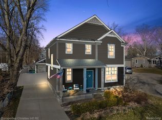 8150 Marshalsea Dr, Commerce Township, MI 48382