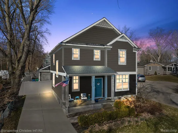 8150 Marshalsea Dr, Commerce Township, MI 48382