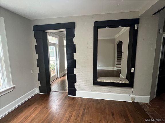 4th image of 2031 Ridge Ave