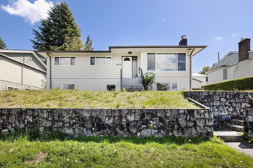 1st image of 4378 Briarwood Cres
