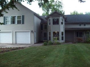 731 E Broad St, Chesaning, MI 48616