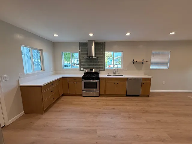2449 Channel Dr — Photo 2