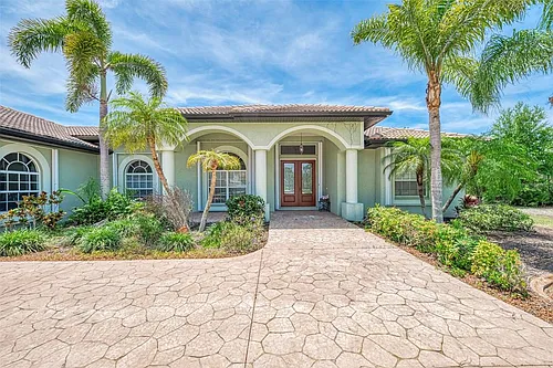 900 Park Place Dr Photo 1