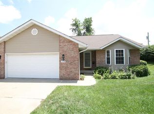 1335 Poplar St #B, Highland, IL 62249
