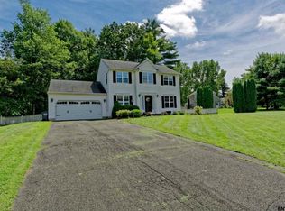 7 Temple Hls, Clifton Park, NY 12065