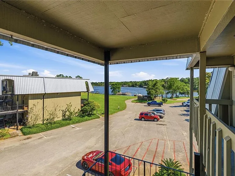 337 Riverbend Dr — Photo 3