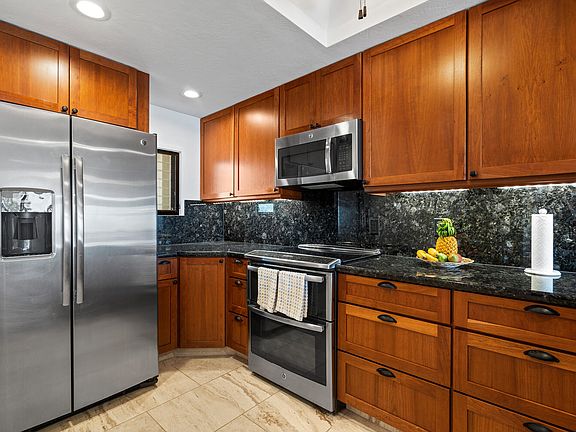 2nd image of 76-6246 Alii Dr #306
