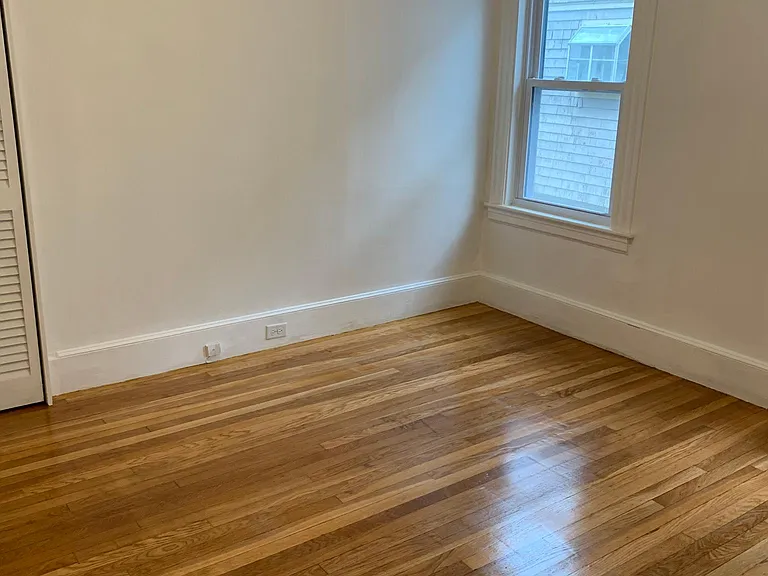 529 Pleasant St #B — Photo 13