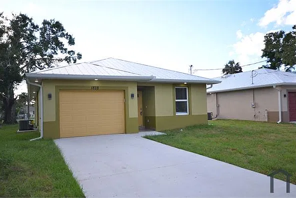 4 bed, 1979 sqft, $2,400 — Photo 2