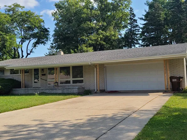 131 Joanne Ln, Rochelle, IL 61068