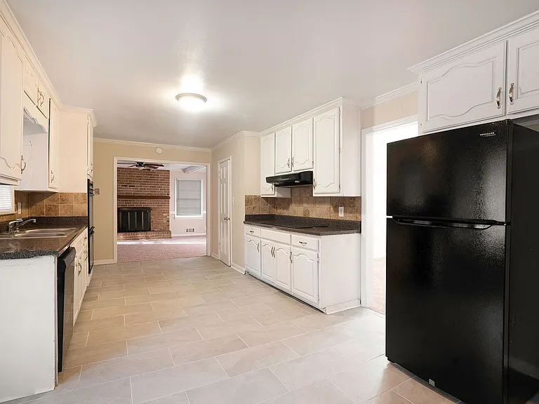 3845 Woodyhill Dr — Photo 3