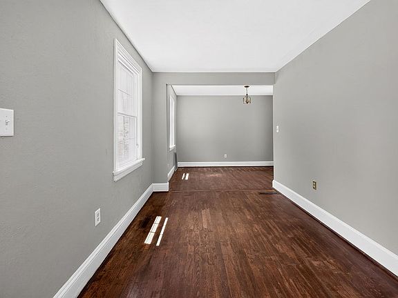 3rd image of 168 Beach Rd
