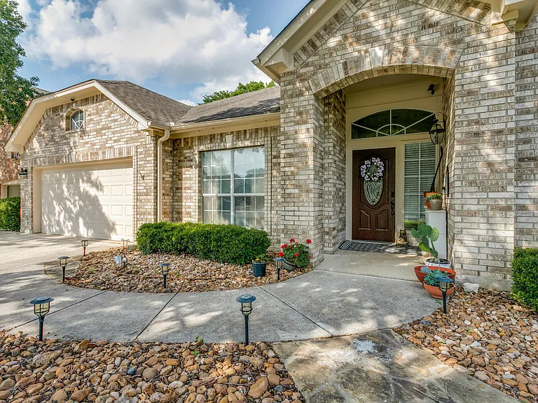 4504 Cascade Dr — Photo 2