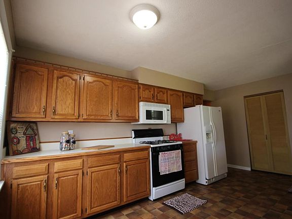 3rd image of 7801 Cofer Ct