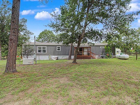 3rd image of 637 Lakeview Dr