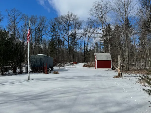 5886 Bear Lake Dr, Johannesburg, MI 49751