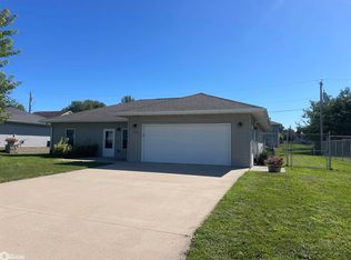 1304 Country Club Dr, Tama, IA 52339
