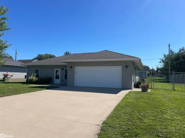 1304 Country Club Dr, Tama, IA 52339