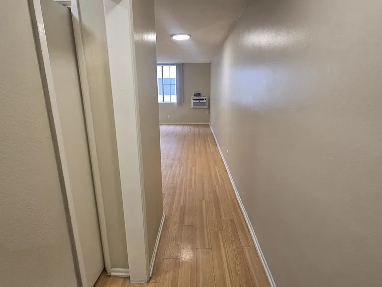 Harvard Apartments — Photo 46