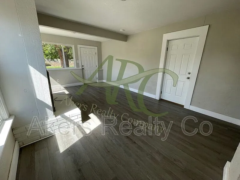 3 bed, 1.0 bath, 1106 sqft, $1,395 — Photo 3