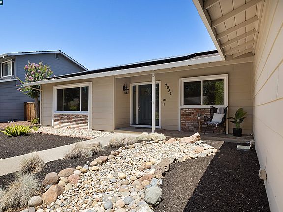 5th image of 2082 Stratton Rd