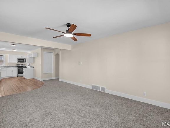 5th image of 51 Woodlawn Dr
