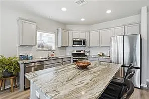 4 bed, 1850 sqft, $2,550 — Photo 4