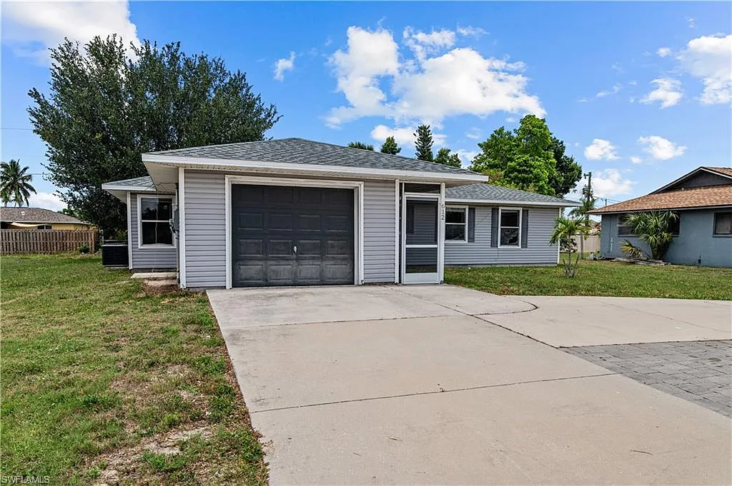 4 bed, 2.0 bath, 1352 sqft, $2,025 — Photo 2
