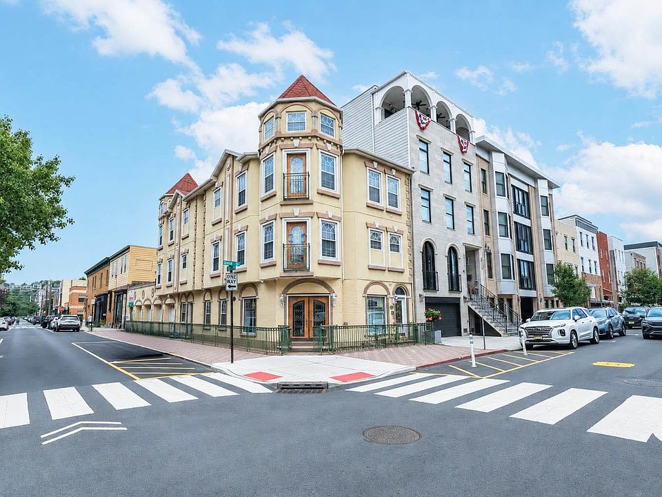 1st image of 600 Grand St