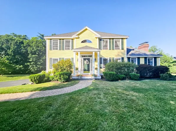 28 Pheasant Run, East Kingston, NH 03827