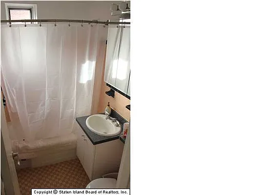 Sold by CENTURY 21 Papp Realty, Corp. | media 32