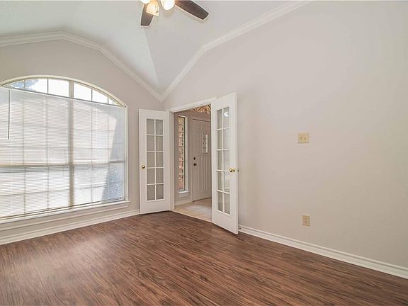 5th image of 828 Stone Trail Dr