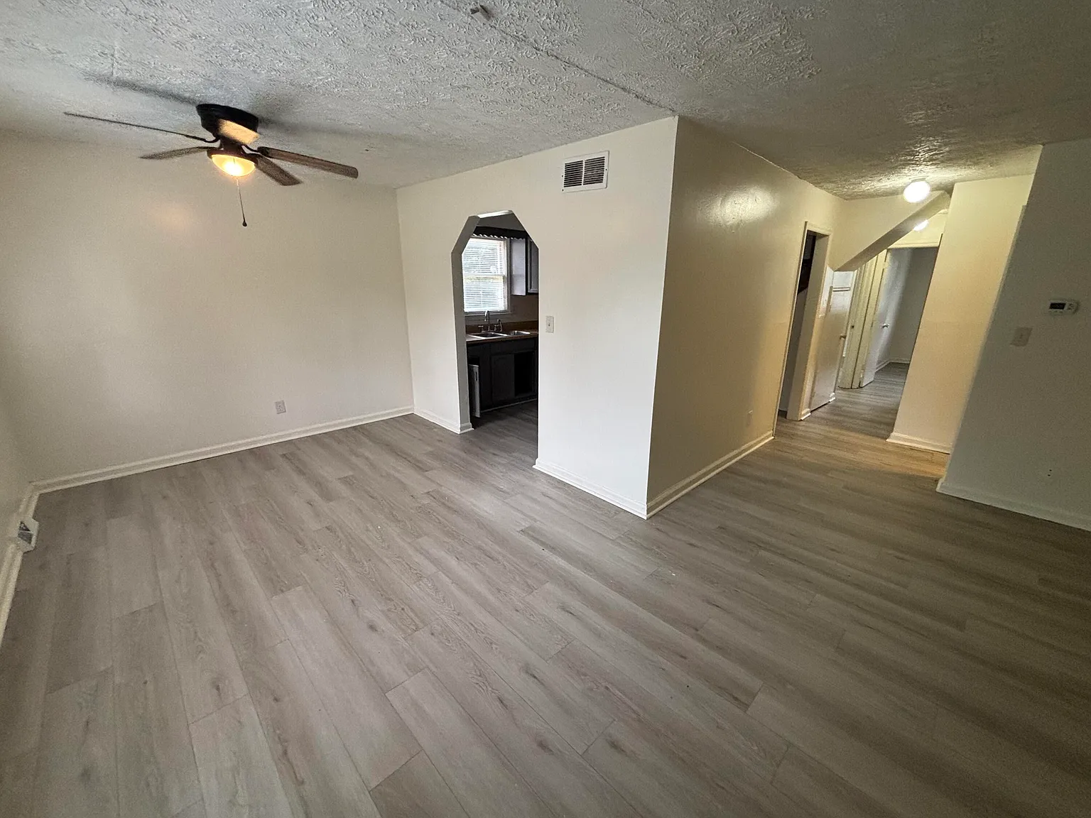 2 bed, 1.5 bath, 1200 sqft, $1,300 — Photo 3