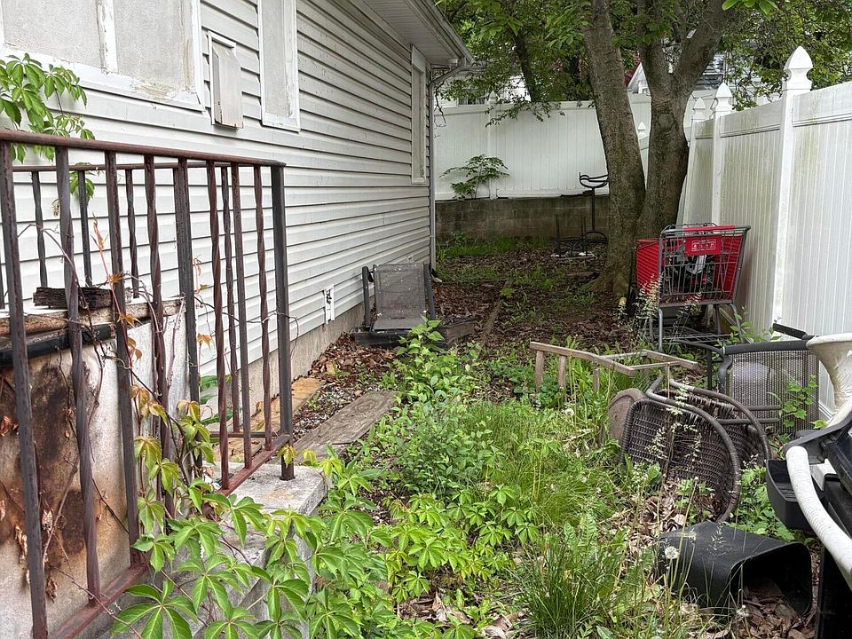 2nd image of 305 Livermore Ave