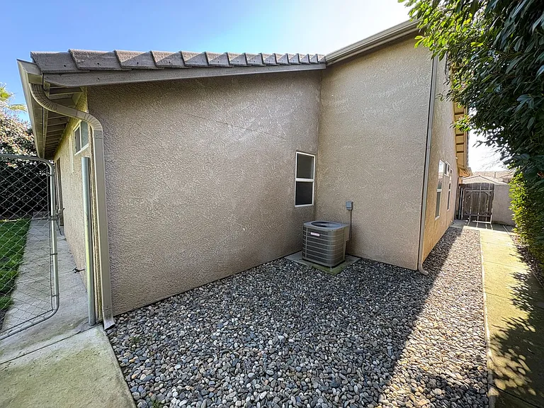 1422 E Mesa Ct — Photo 32