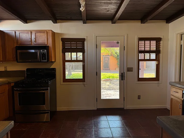 3004 E Adams St — Photo 10