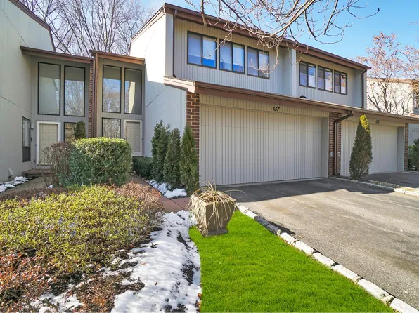 137 Foxwood Dr, Jericho, NY 11753