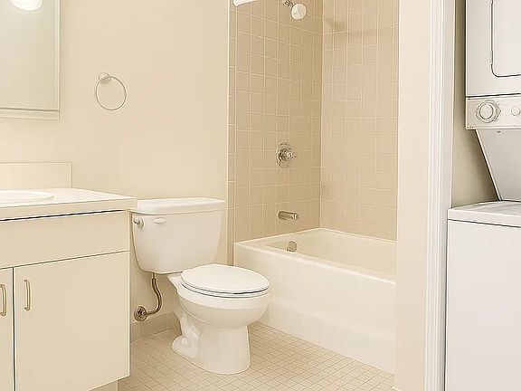 5th image of 165 Cottage St #40A