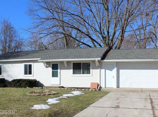 11564 Mapledale Rd, Whitmore Lake, MI 48189