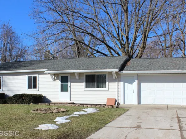 11564 Mapledale Rd, Whitmore Lake, MI 48189