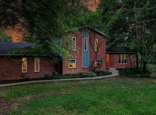 812 Eaglewood Dr, Zionsville, IN 46077