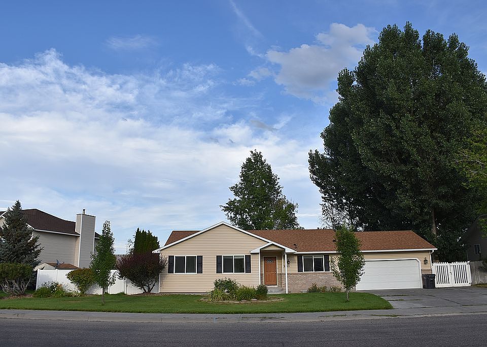 1st image of 3485 Creek Side Dr