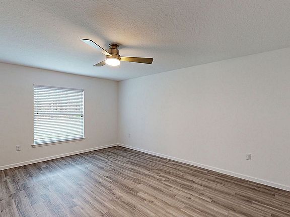 5th image of 41 Farmsworth Dr