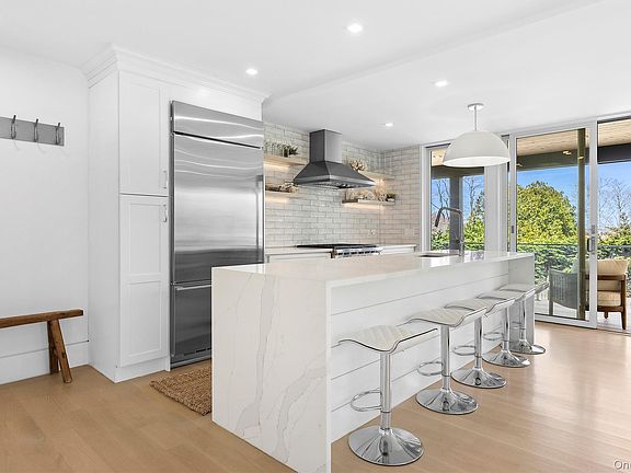 3rd image of 2803 Noyac Road