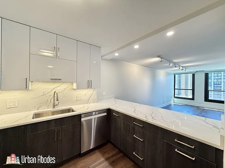 1030 N State St #12K — Photo 6