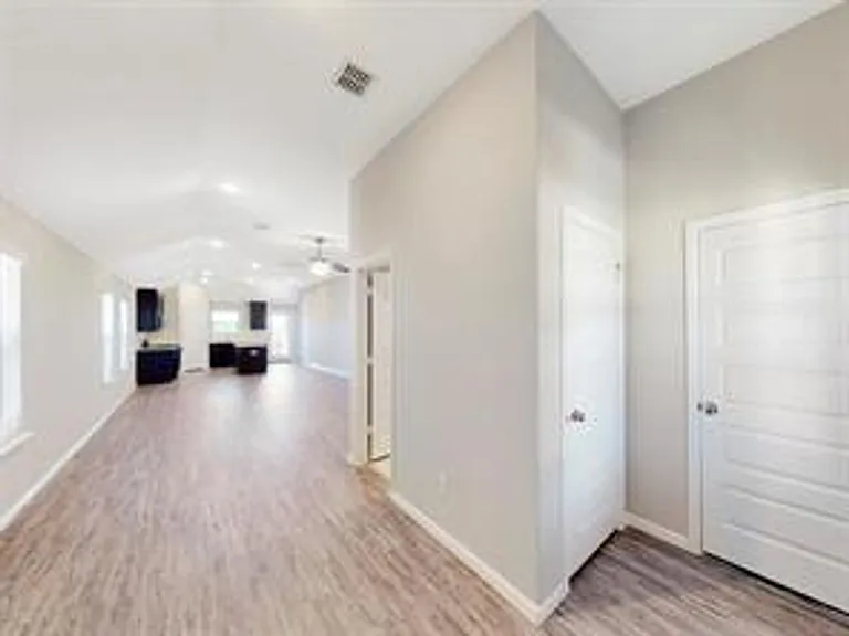 3421 Buster Way — Photo 2