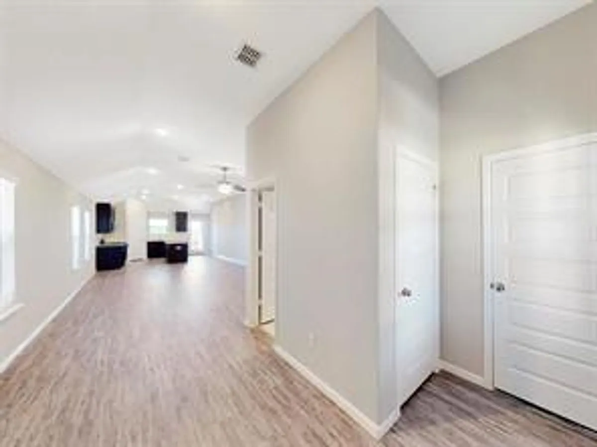 Building Photo - 3421 Buster Way