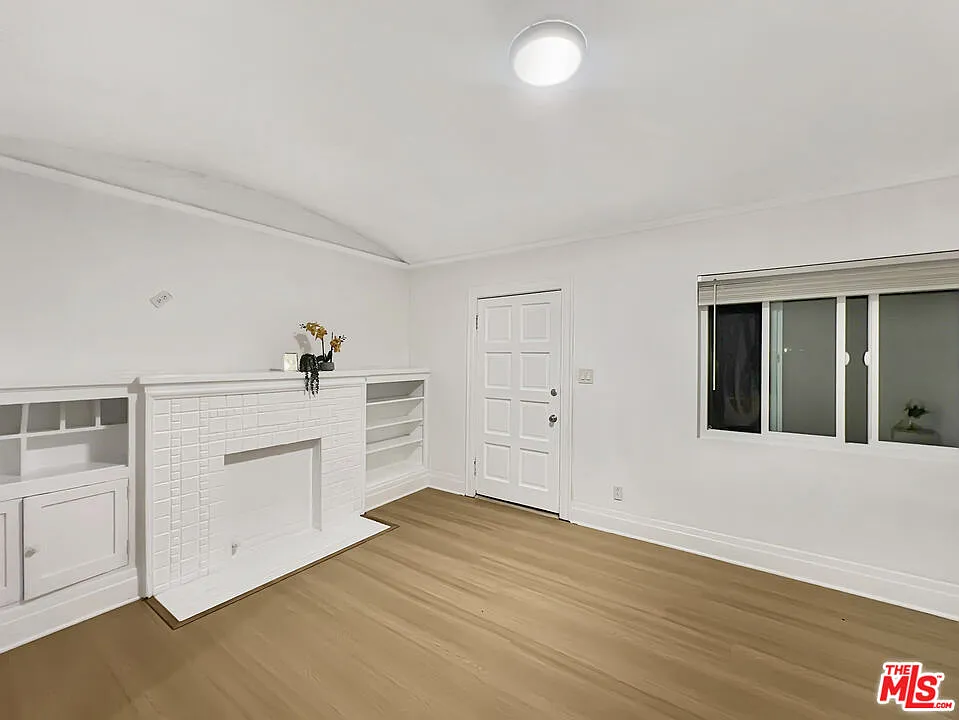 2 bed, 1.0 bath, $2,900 — Photo 2